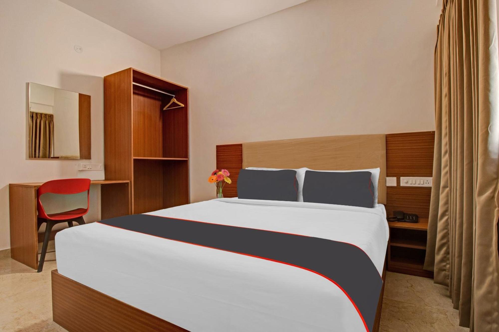 Super Collection O Petals Otium Business Hotel Бангалор Экстерьер фото