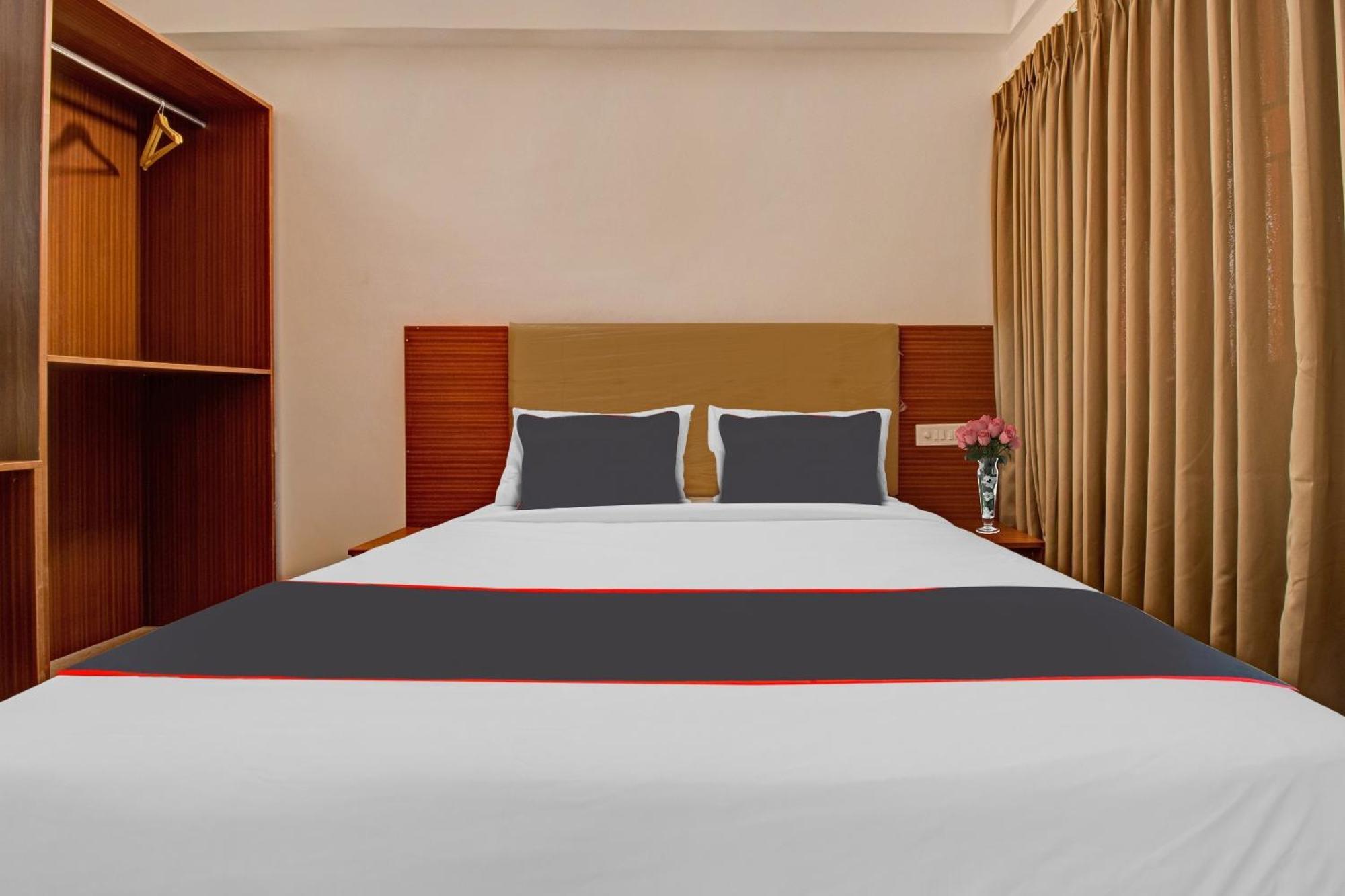Super Collection O Petals Otium Business Hotel Бангалор Экстерьер фото