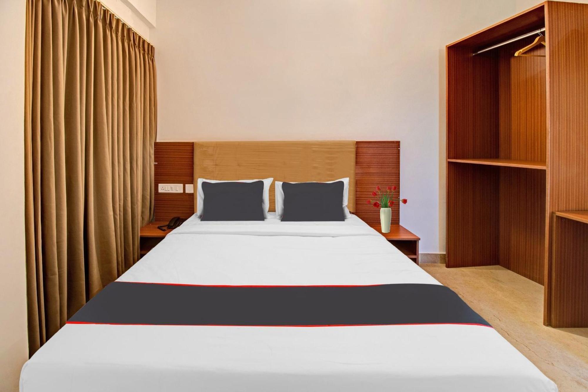 Super Collection O Petals Otium Business Hotel Бангалор Экстерьер фото
